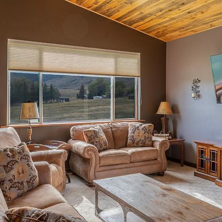 Bison Lodge - Lg Home - 2 Bedrooms - Less Than 5 Miles To Yellowstone North Entrance, Sleeps Up To 8 Gardiner Exterior foto