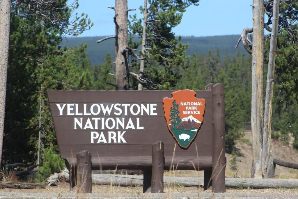 Bison Lodge - Lg Home - 2 Bedrooms - Less Than 5 Miles To Yellowstone North Entrance, Sleeps Up To 8 Gardiner Exterior foto