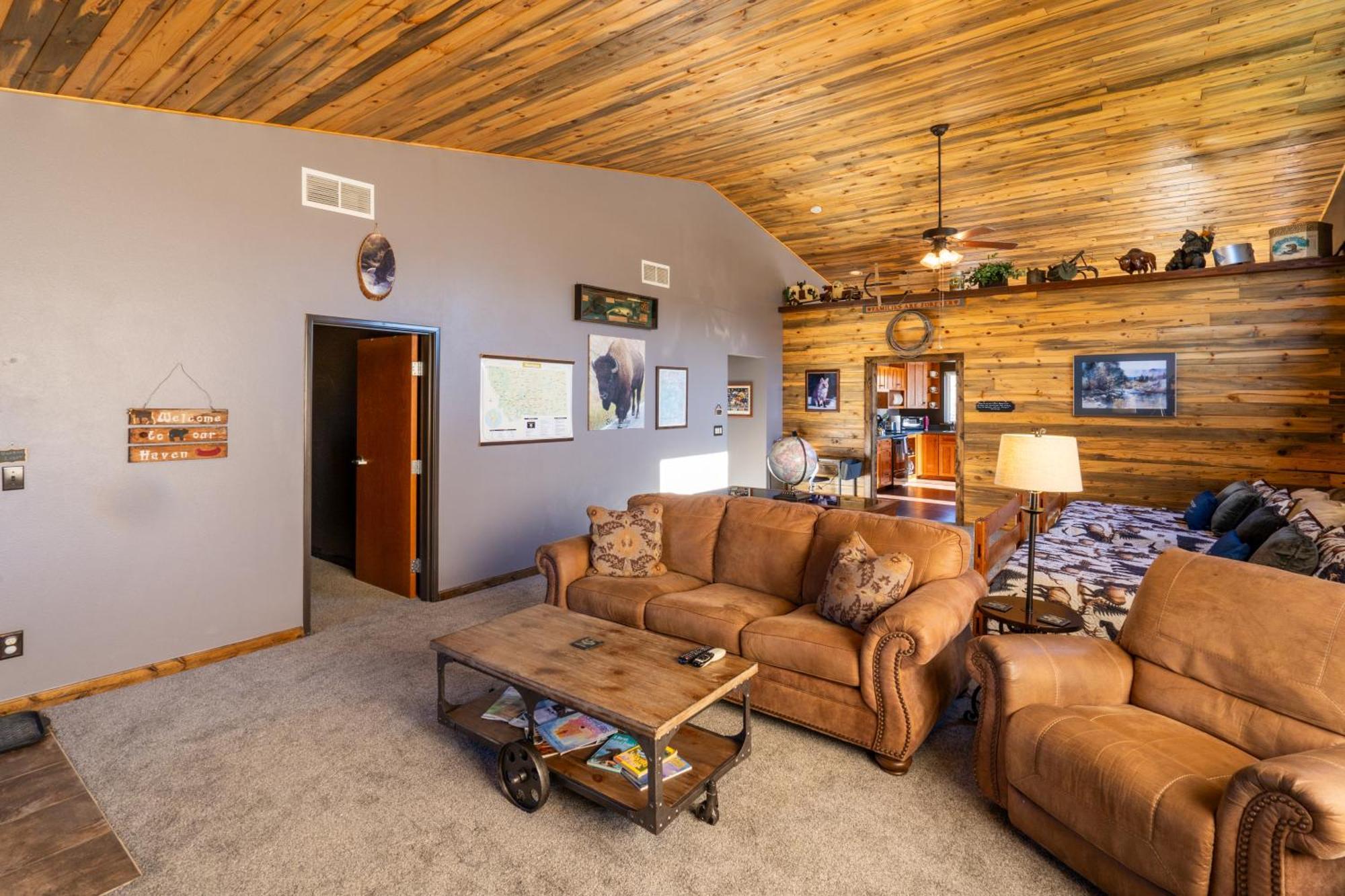 Bison Lodge - Lg Home - 2 Bedrooms - Less Than 5 Miles To Yellowstone North Entrance, Sleeps Up To 8 Gardiner Exterior foto