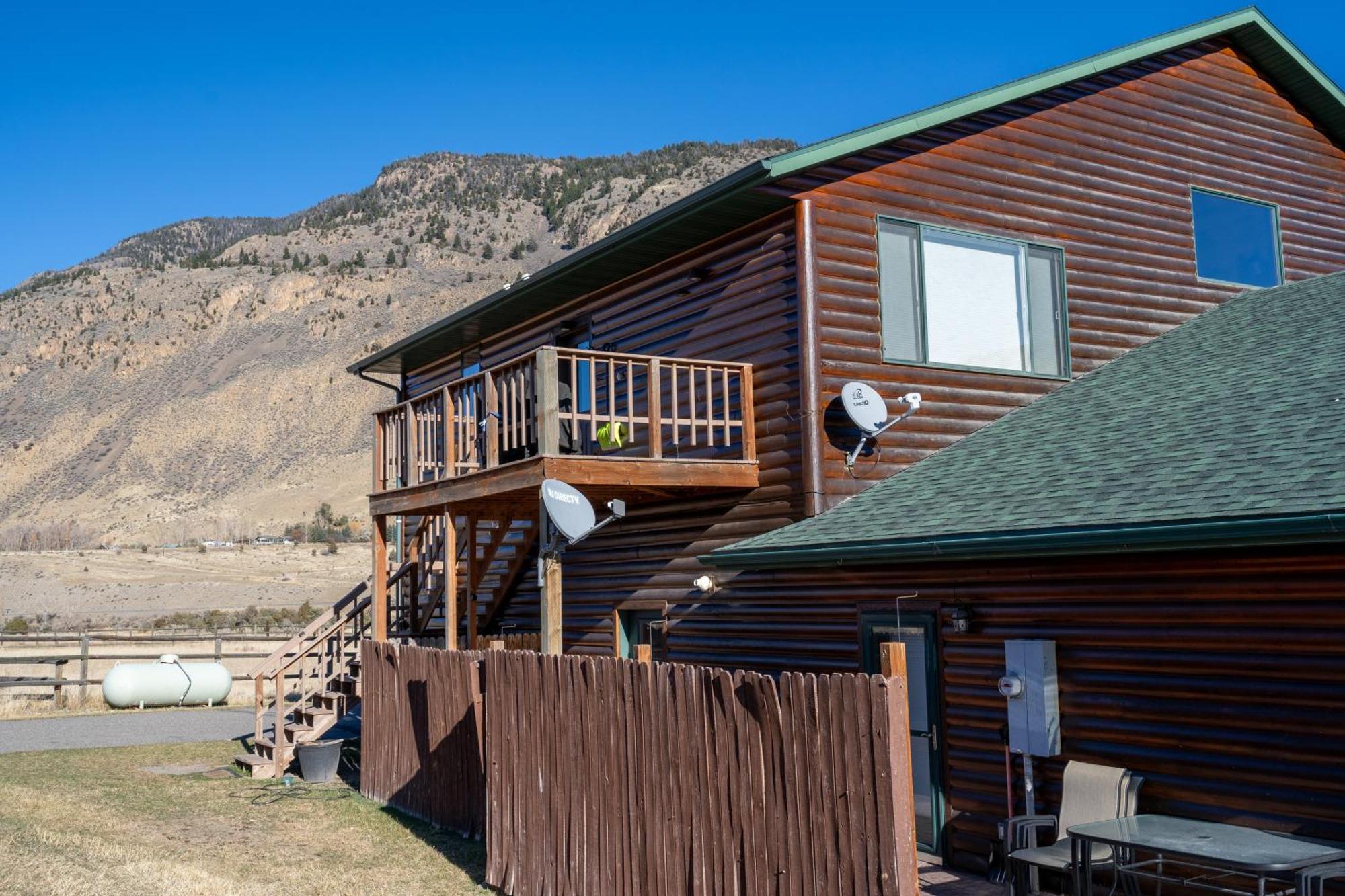 Bison Lodge - Lg Home - 2 Bedrooms - Less Than 5 Miles To Yellowstone North Entrance, Sleeps Up To 8 Gardiner Exterior foto