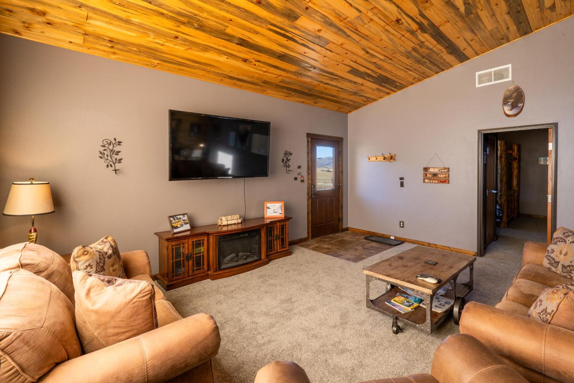Bison Lodge - Lg Home - 2 Bedrooms - Less Than 5 Miles To Yellowstone North Entrance, Sleeps Up To 8 Gardiner Exterior foto