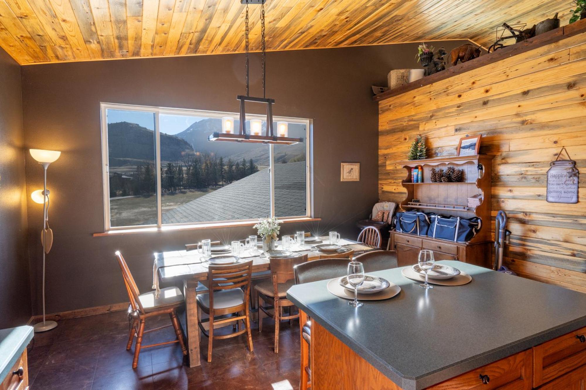 Bison Lodge - Lg Home - 2 Bedrooms - Less Than 5 Miles To Yellowstone North Entrance, Sleeps Up To 8 Gardiner Exterior foto