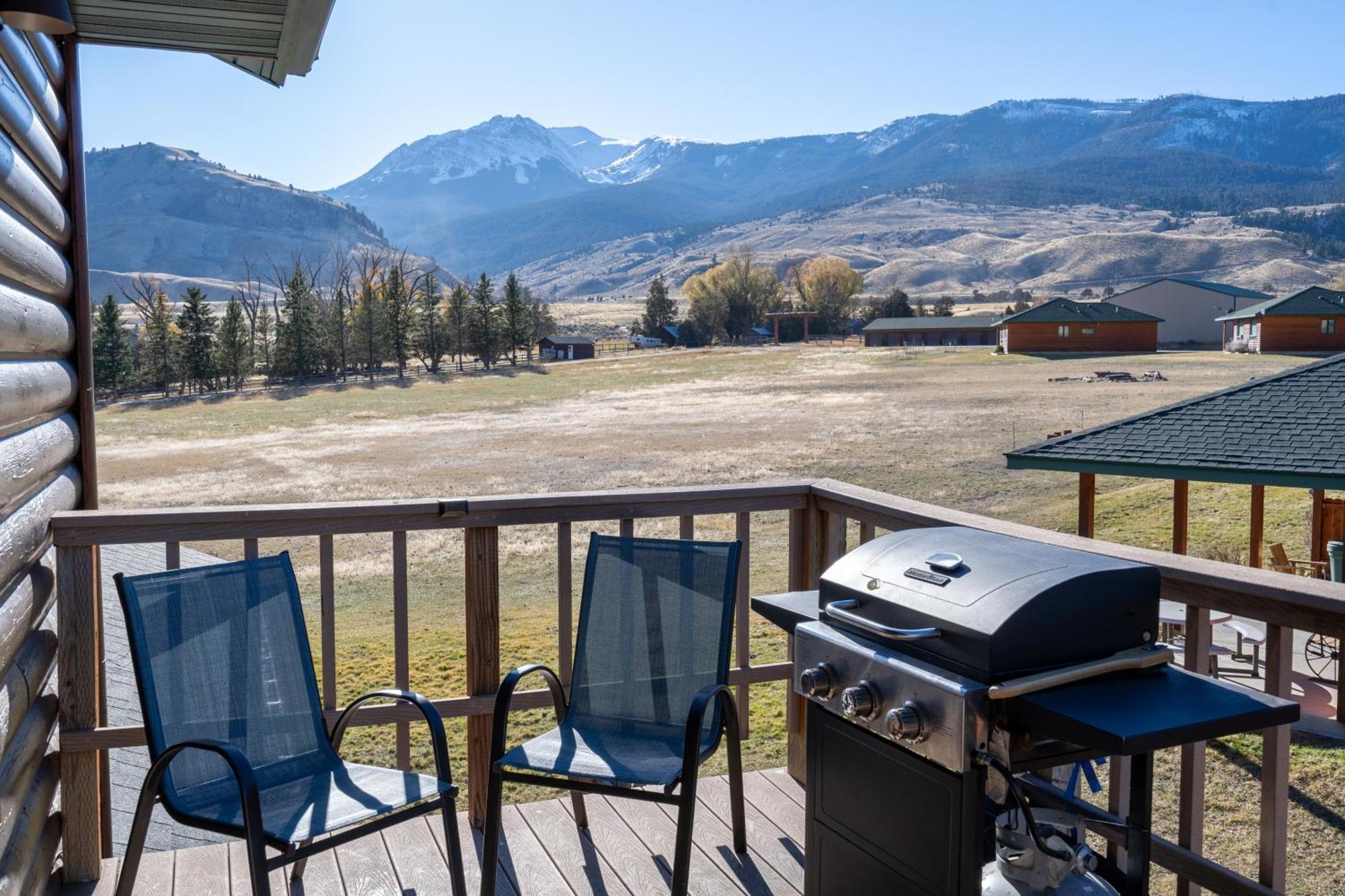 Bison Lodge - Lg Home - 2 Bedrooms - Less Than 5 Miles To Yellowstone North Entrance, Sleeps Up To 8 Gardiner Exterior foto