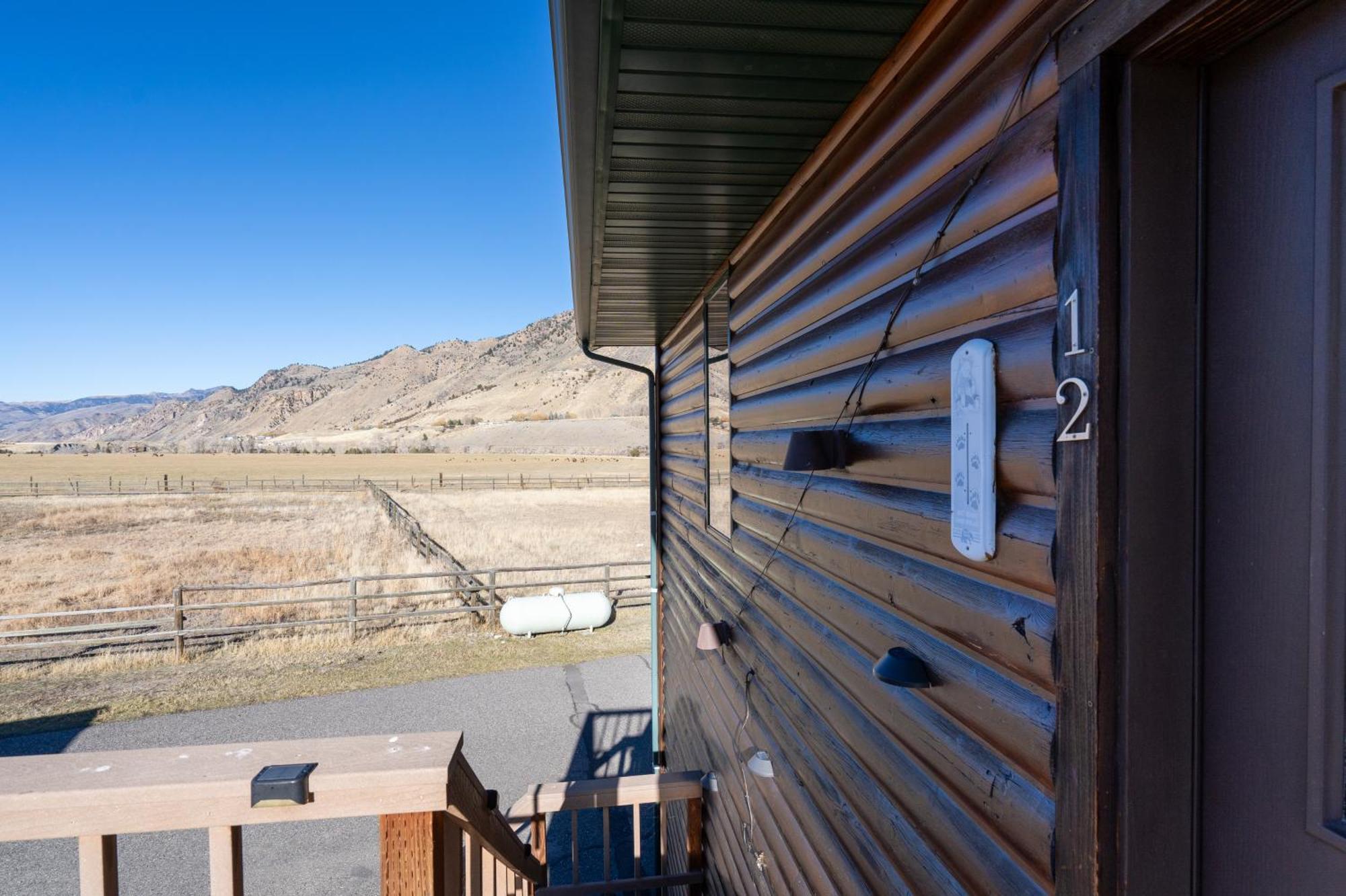 Bison Lodge - Lg Home - 2 Bedrooms - Less Than 5 Miles To Yellowstone North Entrance, Sleeps Up To 8 Gardiner Exterior foto