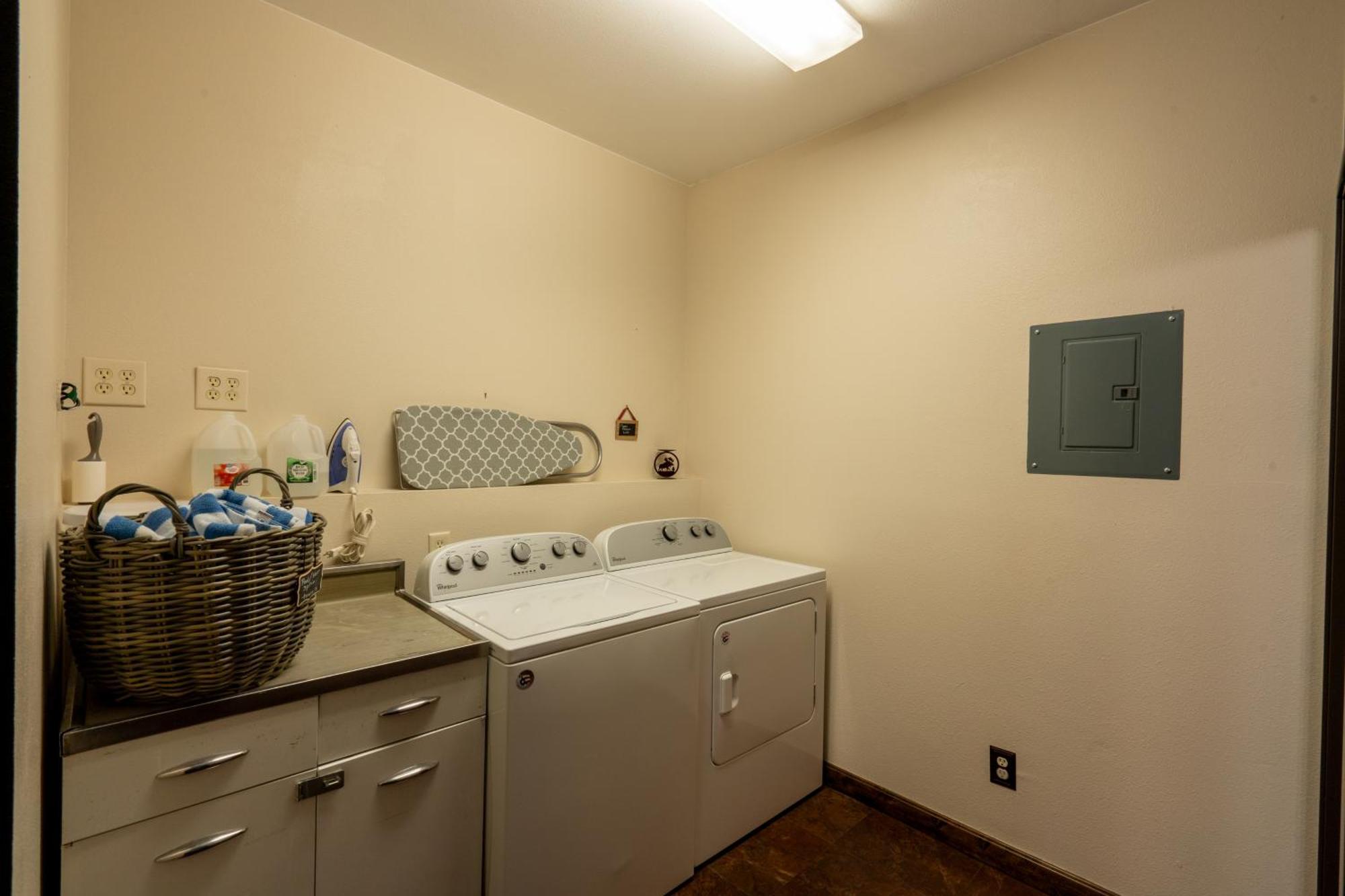 Bison Lodge - Lg Home - 2 Bedrooms - Less Than 5 Miles To Yellowstone North Entrance, Sleeps Up To 8 Gardiner Exterior foto