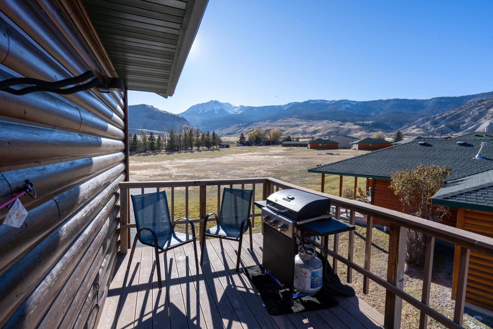 Bison Lodge - Lg Home - 2 Bedrooms - Less Than 5 Miles To Yellowstone North Entrance, Sleeps Up To 8 Gardiner Exterior foto