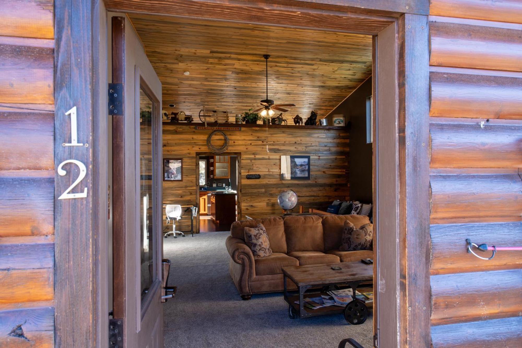 Bison Lodge - Lg Home - 2 Bedrooms - Less Than 5 Miles To Yellowstone North Entrance, Sleeps Up To 8 Gardiner Exterior foto
